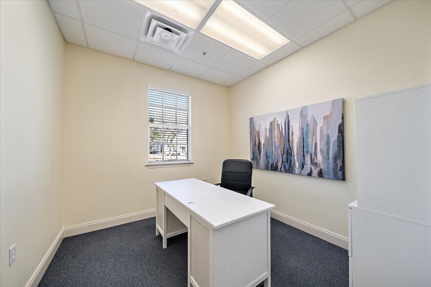 More Photos Of 5601-5605 Marquesas Cir, Sarasota Office For Sale