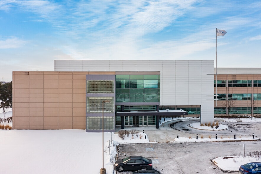 More Photos Of 750 N Commons Dr, Aurora Flex For Sale