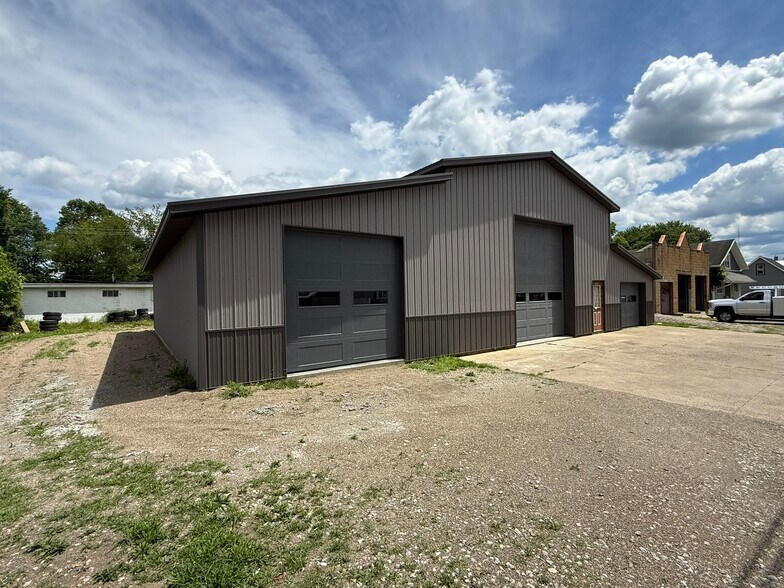 More Photos Of 1015 Trenton Ave, Uhrichsville Industrial For Sale