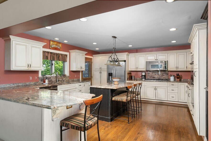 More Photos Of 10343 E Hilltop Rd, Suttons Bay Winery Vineyard For Sale