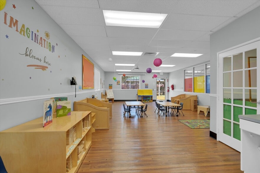 More Photos Of 20417 S University Blvd, Missouri City Schools For Lease