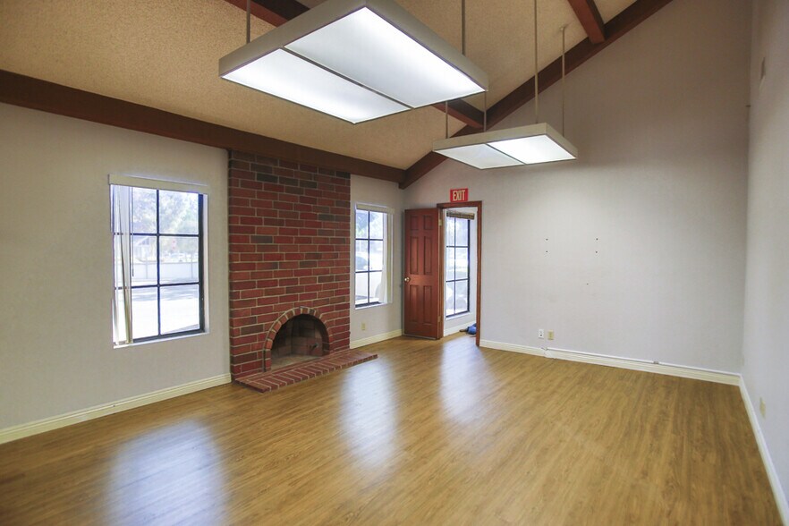 More Photos Of 1810 E 17th St, Santa Ana Medical For Lease