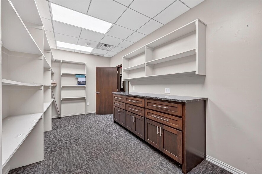 More Photos Of 6200 Stone Hill Farms Pky, Flower Mound Loft Creative Space For Lease