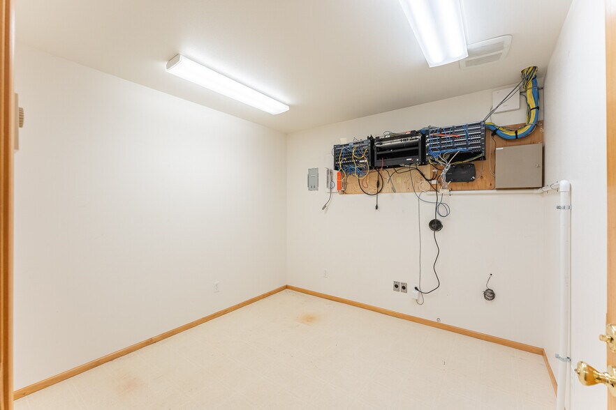 More Photos Of 914 Citadel Dr, Everson Office Residential For Lease