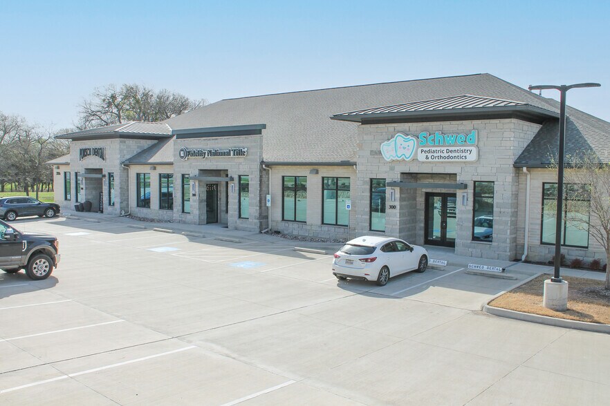 More Photos Of 2006 W Campbell Rd, Garland Medical For Sale