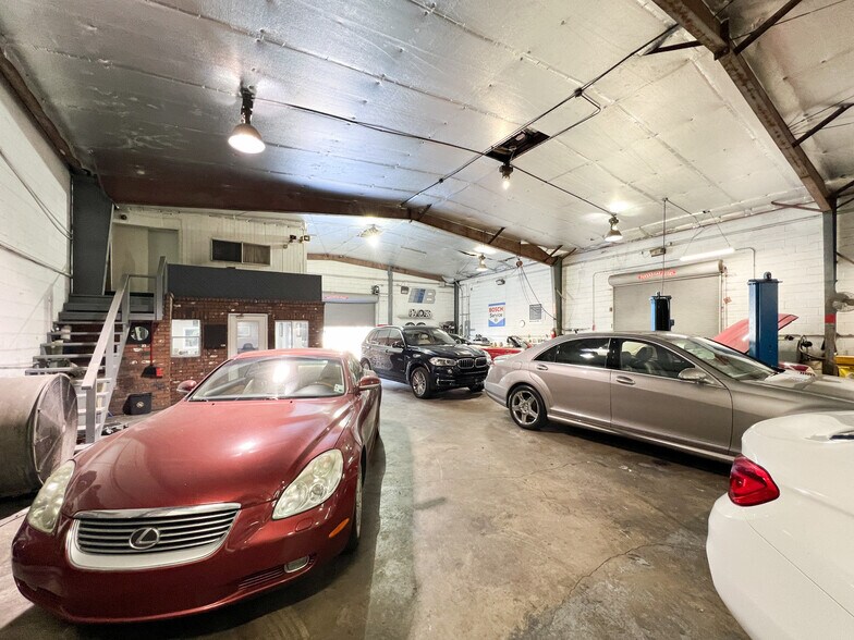 More Photos Of 3212 26th St, Metairie Auto Repair For Sale