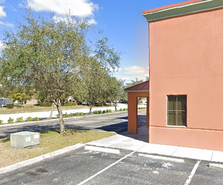 More Photos Of 413 NE Van Loon Ln, Cape Coral Light Distribution For Sale