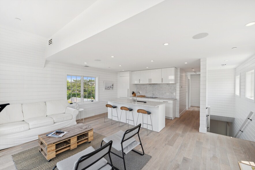 More Photos Of 45 S Euclid Ave, Montauk Storefront Retail Residential For Sale