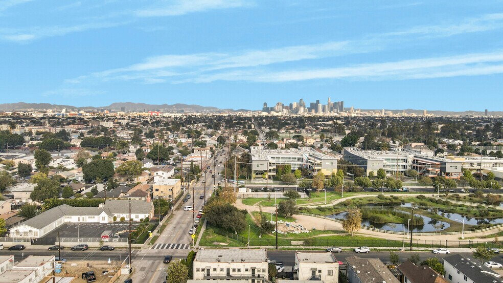 More Photos Of 300 E 55th St, Los Angeles Apartments For Sale
