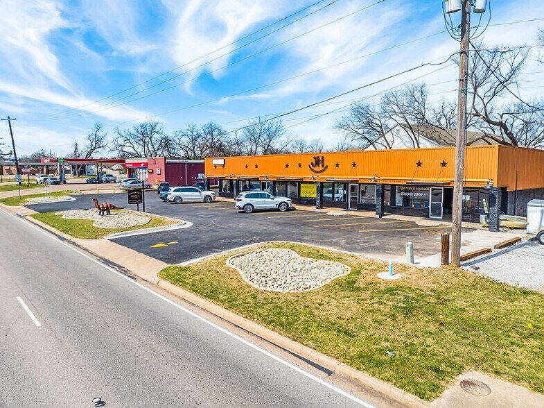 More Photos Of 907 Big Bend Trl, Glen Rose Unknown For Lease