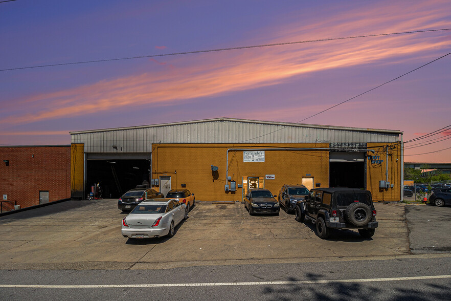 Primary Photo Of 5714 New Peachtree Rd, Chamblee Distribution For Sale