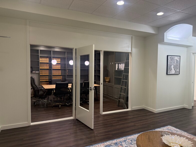 More Photos Of 320 1st St N, Jacksonville Beach Office Residential For Lease