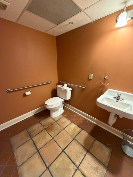 More Photos Of 327 Main St, Greenwood Office For Lease