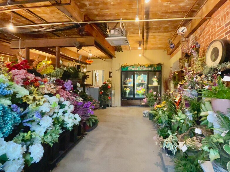 More Photos Of 146 Mendon St, Uxbridge Loft Creative Space For Lease