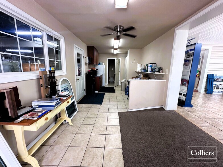 More Photos Of 1408 Towson Ave, Fort Smith Flex For Sale