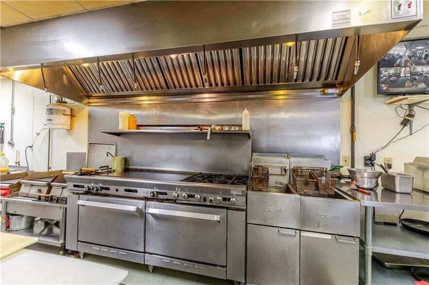 More Photos Of W4118 State Hwy 8, Glen Flora Restaurant For Sale