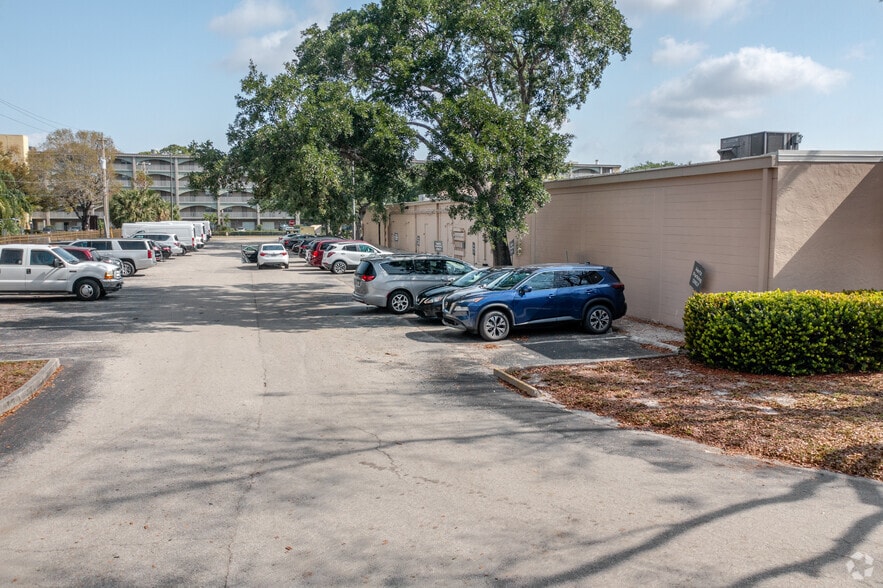 More Photos Of 4350 Fowler St, Fort Myers Unknown For Lease