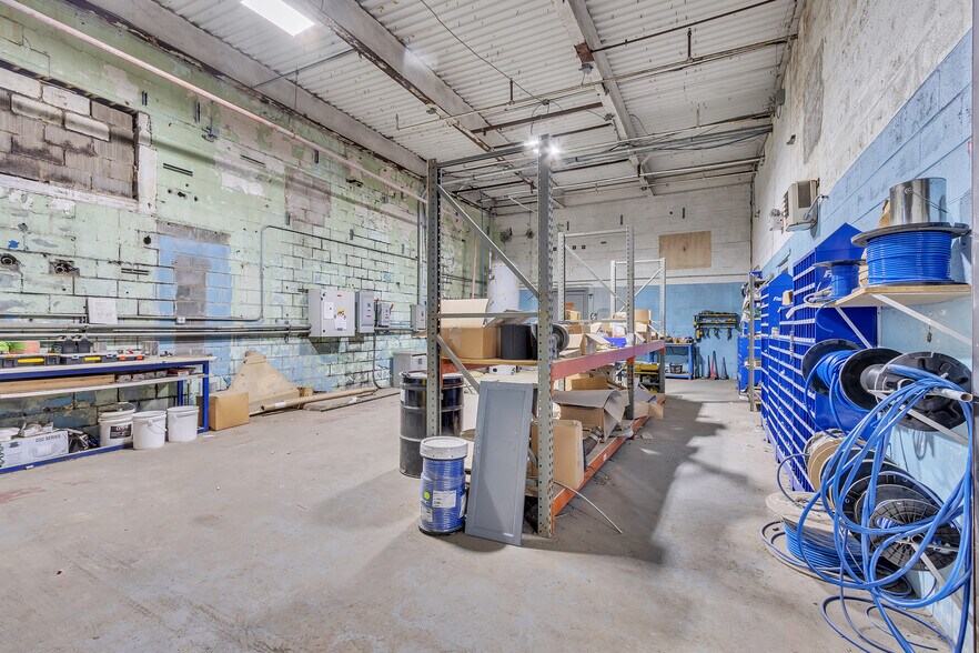 More Photos Of 11200 Dunbarton Blvd, Barnwell Manufacturing For Lease