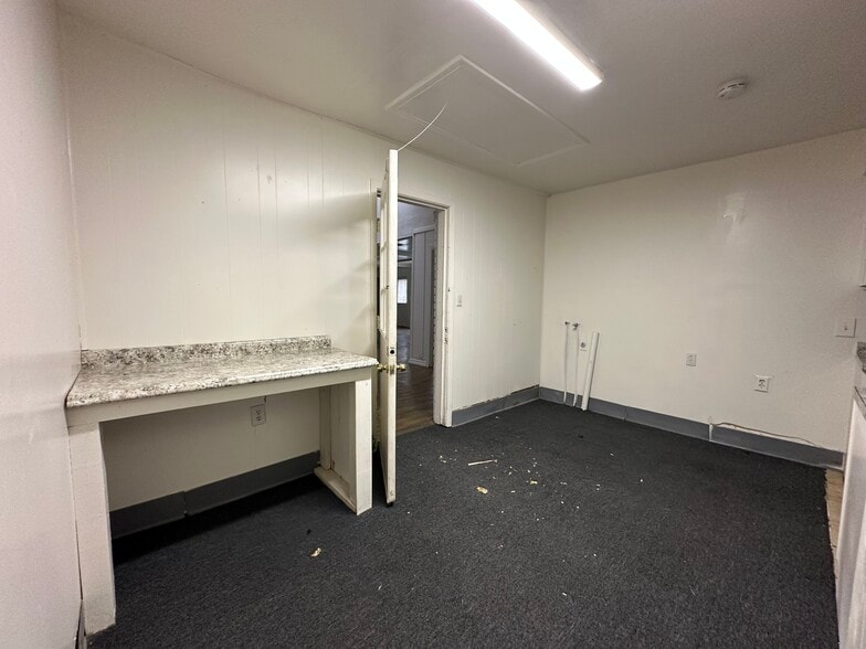 More Photos Of 6628 Crestway Dr, San Antonio Flex For Sale