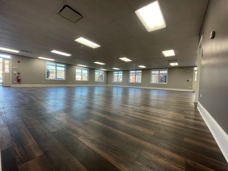 More Photos Of 16610 W 159th St, Lockport Office For Lease