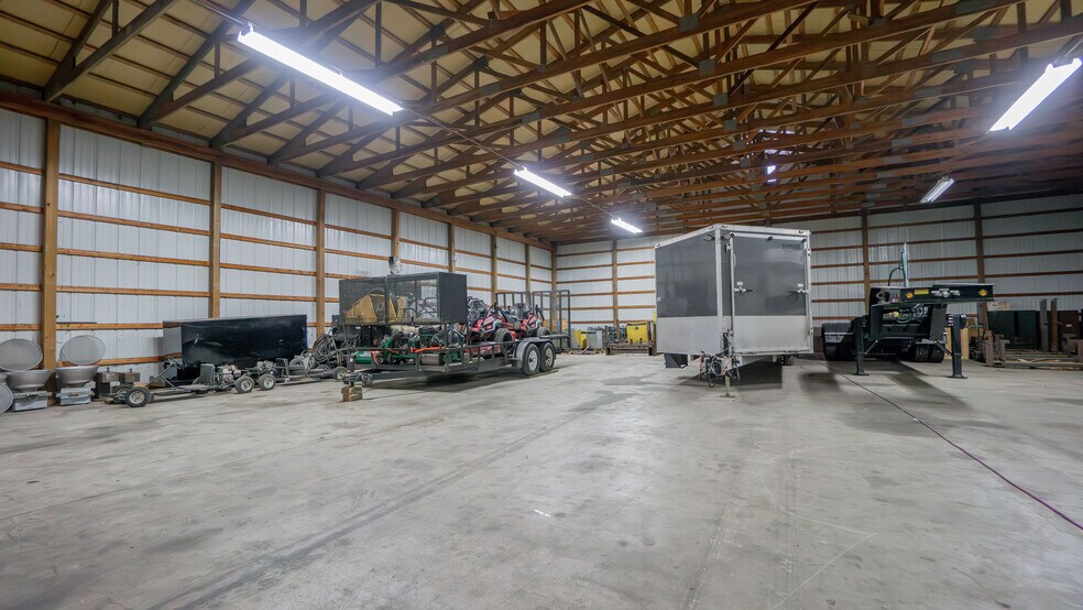 More Photos Of 1019 E Summit St, Crown Point Warehouse For Sale