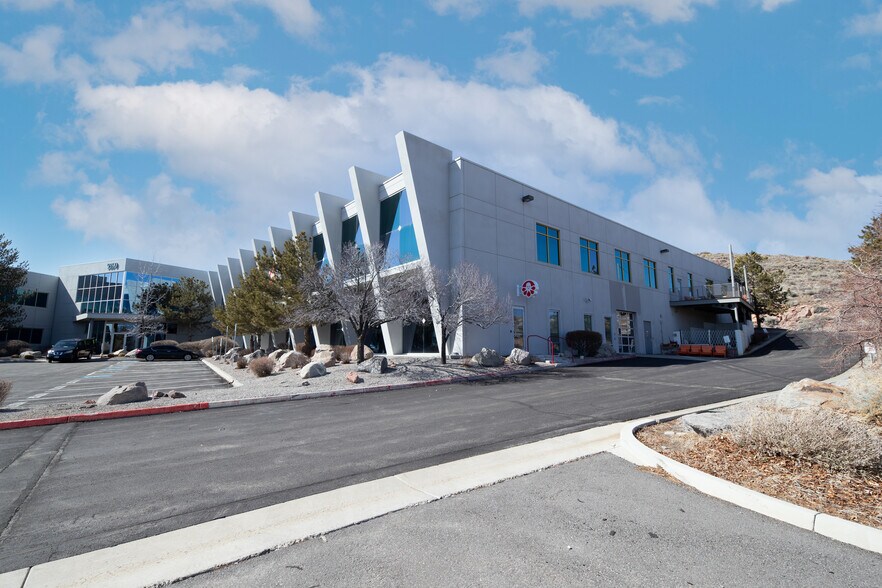 More Photos Of 9390 Gateway Dr, Reno Unknown For Lease