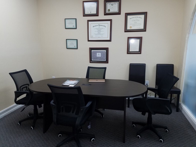 More Photos Of 7910 N Tamiami Trl, Sarasota Office For Lease