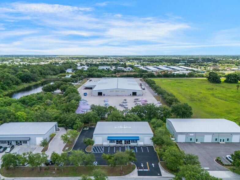 More Photos Of 6834 28th Street Cir E, Sarasota Warehouse For Lease