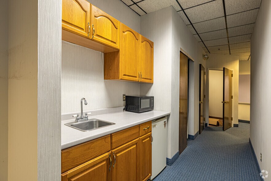 More Photos Of 100 Valley Rd, Mount Arlington Unknown For Lease