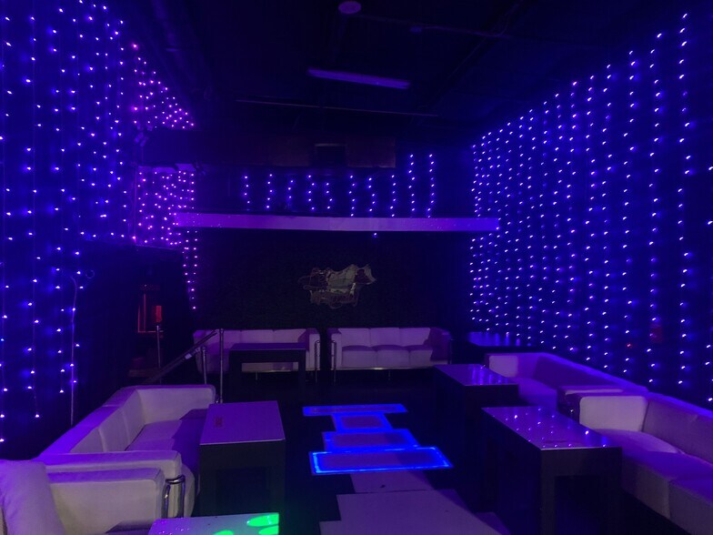 More Photos Of 6347 Phillips Hwy, Jacksonville Bar For Sale