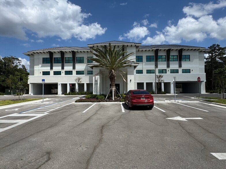 Primary Photo Of 6100 Trail Blvd, Naples Medical For Sale
