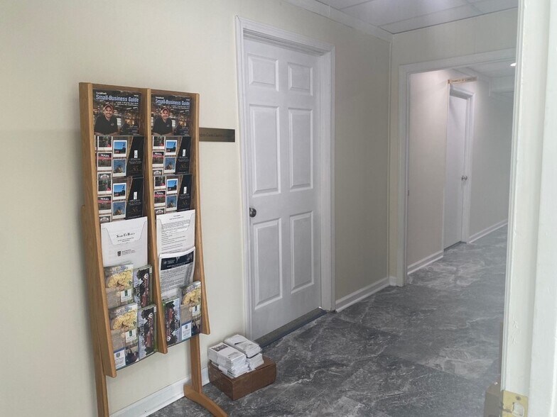More Photos Of 123 S Laurel St, Springfield Storefront Retail Office For Sale