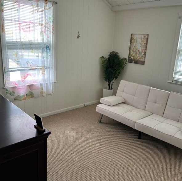 More Photos Of 8 Manor Rd, Smithtown Office For Sale