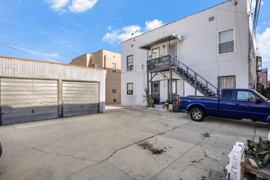 More Photos Of 321 N Sierra Bonita Ave, Los Angeles Multifamily For Sale