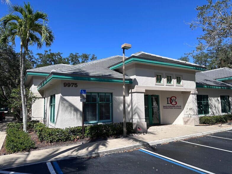 More Photos Of 9975 Tamiami Trl N, Naples Medical For Lease