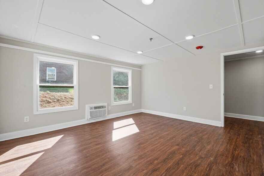More Photos Of 2239 Scenic Dr, Snellville Office For Sale