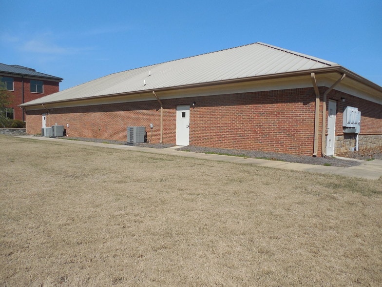 More Photos Of 2141 Eastview Pky, Conyers Office For Sale