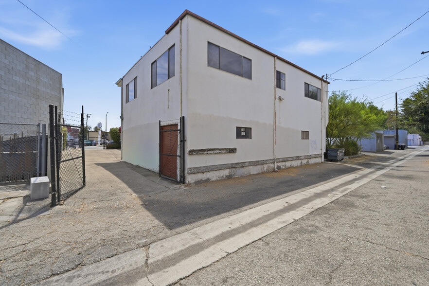 More Photos Of 915 W Olive Ave, Burbank Office For Sale