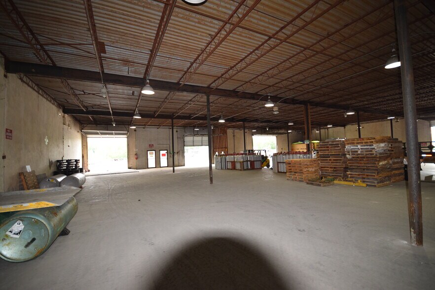 More Photos Of 197 S Redmond Rd, Jacksonville Warehouse For Lease