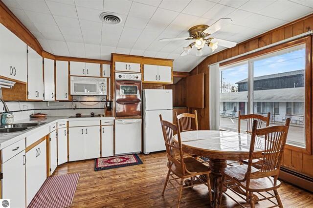 More Photos Of 1100 E Bay St, East Tawas Hotel For Sale