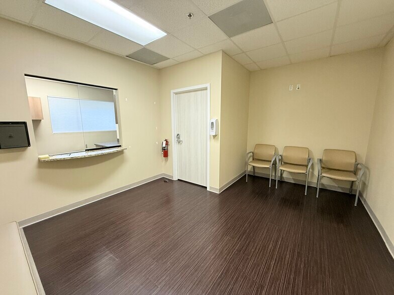 More Photos Of 110 Pond Ct, DeBary Medical For Lease