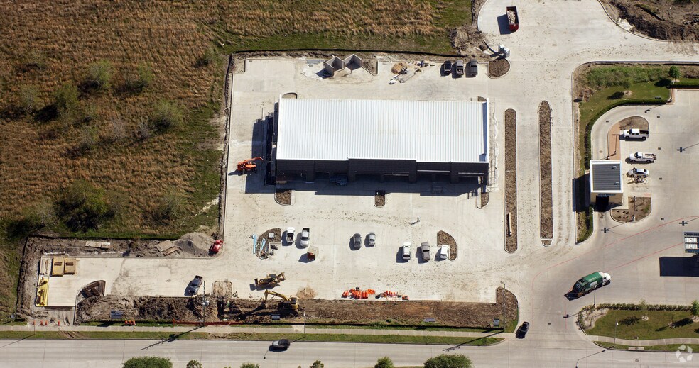 More Photos Of 12640 Broadway St, Pearland Freestanding For Lease