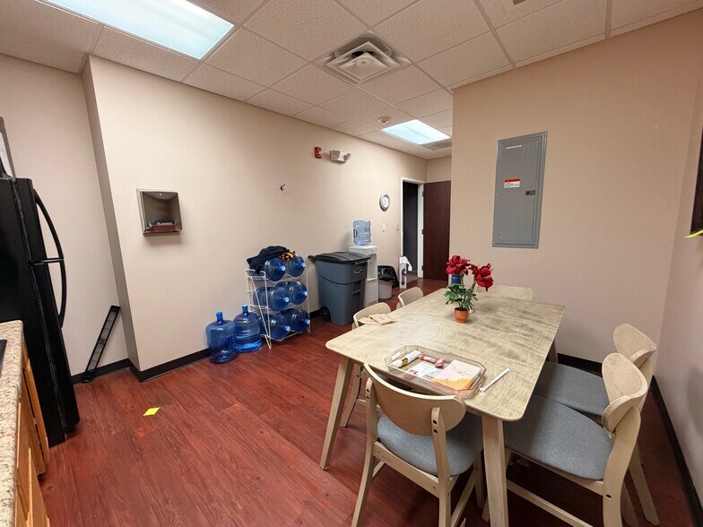 More Photos Of 1380 Eastchester Dr, High Point Medical For Lease
