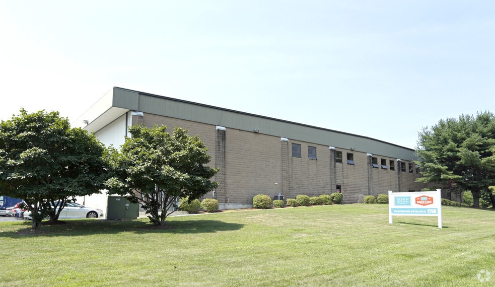 Primary Photo Of 1790 Swarthmore Ave, Lakewood Warehouse For Lease