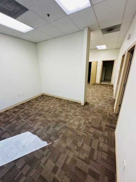 More Photos Of 1257-1273 Commons Ct, Clermont Warehouse For Lease