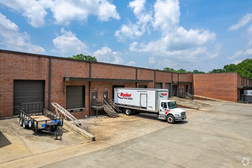 More Photos Of 450 Satellite Blvd NE, Suwanee Unknown For Lease