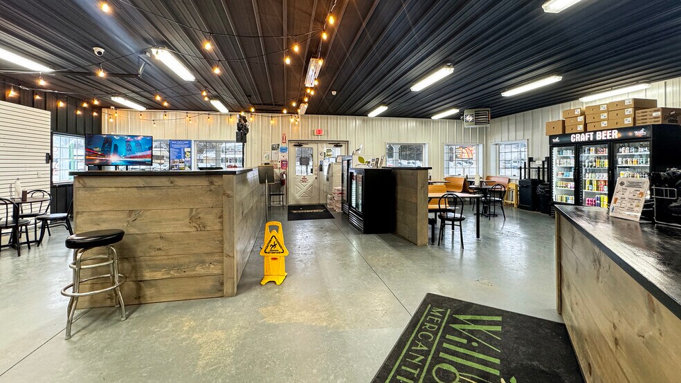 More Photos Of 916 S Mitchell St, Cadillac Restaurant For Sale