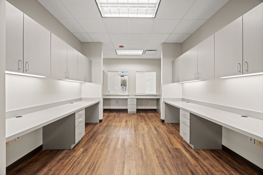 More Photos Of 105 River Oaks Dr, Southlake Medical For Sale