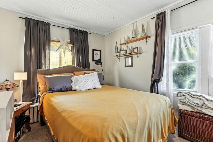 More Photos Of 976-978 Grand Ave, Saint Paul Storefront Retail Residential For Sale