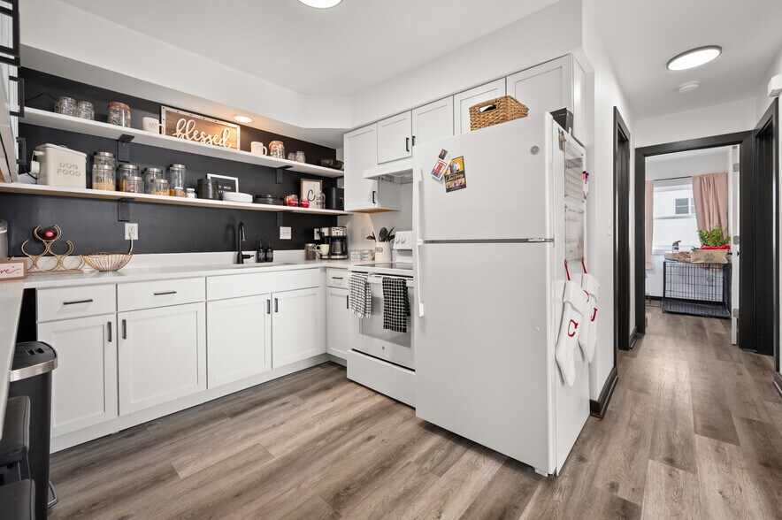 More Photos Of 1066 S Cross St, Sycamore Apartments For Sale